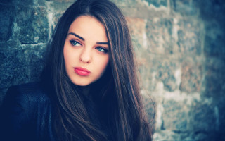 Eszter mattioni portrait brick wall - a brick wall free wallpaper for desktop