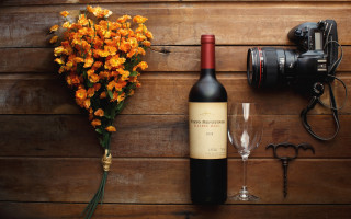 Wine bottle glass flower table - a bottle of wine and a glass of wine free wallpaper