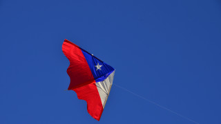 Red white blue kite cloud - a white star free wallpaper