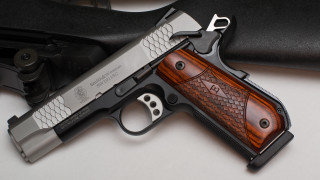 Gun wooden grips metal frame - a table next free wallpaper