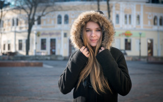 Woman black hooded jacket blonde - a hood free wallpaper