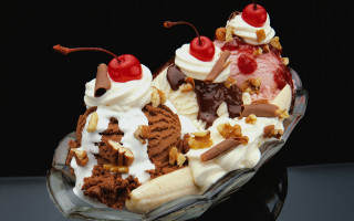 Dessert icecream bananas toppings glassplate - ice cream free wallpaper