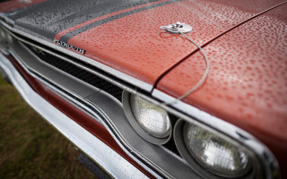 Red car white stripe headlights - f 8 aperture free wallpaper