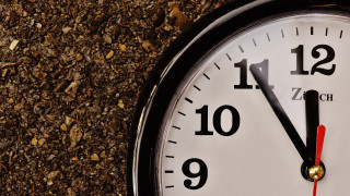 Clock wall dirt ground red - a red second hand free wallpaper