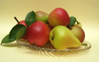 Glass bowl apples pears leafy - a glass bowl free wallpaper