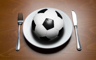 Soccer ball white plate fork - foto realistic free wallpaper