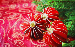Red ornaments closeup blurry background - ornamental free wallpaper
