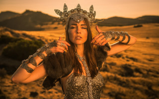 Desert woman crown bracelets fantasy - high fantasy free wallpaper