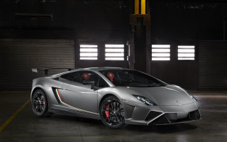 Silver sports car garage yellow 2 - a black door free wallpaper