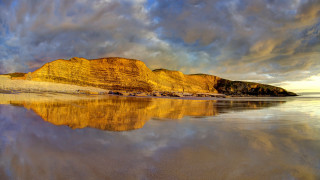 Ocean mountain beach city sunset - a few sand free wallpaper