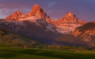 Mountain range grassy field fence - a grassy field below free wallpaper