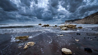 Stormy beach rocks water cloudy - a few cloud above free wallpaper for desktop