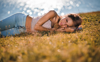 Woman grass water autumn bokeh - her chest free wallpaper for desktop