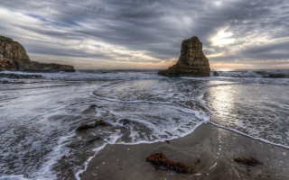 Beach waves rocks cloudy sky - adobe lightroom free wallpaper for desktop