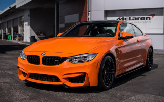 Bright orange bmw 3d render - a sign free wallpaper for desktop