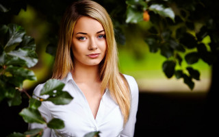 Woman serious look under leafy - branch free wallpaper