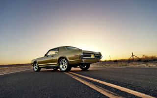 Golden morning muscle car road - golden hour free wallpaper