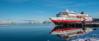 Large boat mountain water sky - a jigsaw puzzle free wallpaper