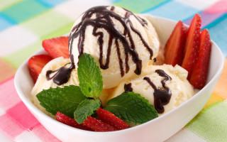 Bowl icecream strawberries mint checkered - a table cloth free wallpaper