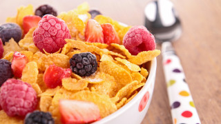 Cereal raspberries blueberries spoon napkin - it next free wallpaper