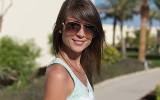 Woman sunglasses smiling palm tree - adrienn henczné deák free wallpaper for desktop