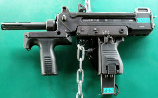 Gun chain green wall aqua - complex free wallpaper