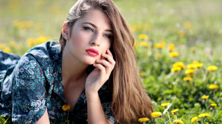 Flower field woman portrait christmas - her chin free wallpaper for desktop