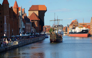 Boat city tower water matte - the water near a city free wallpaper