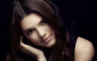 Woman longhair posing smile browneyes - shaded free wallpaper