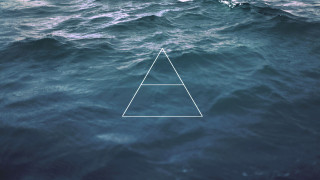 Triangle floating water wave person - the middle of a body free wallpaper