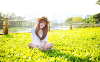 Woman hat smile grass city - chen jiru free wallpaper