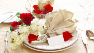 Romantic rose bouquet food table - professional free wallpaper for desktop