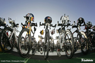Bikes parked field grass sky - eric deschamps free wallpaper