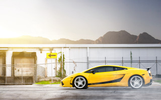 Yellow sports car building mountains - the side of the building free wallpaper