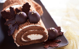 Roll cake chocolate plate pastel - a napkin free wallpaper