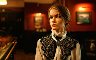 Woman veil blouse restaurant piano - a restaurant free wallpaper