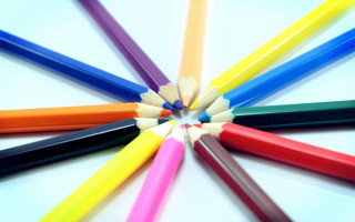 Colored pencils circle gradient background - a childs drawing free wallpaper