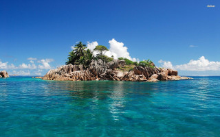 Small island palm trees ocean 17 - a small island in the middle of the ocean free wallpaper