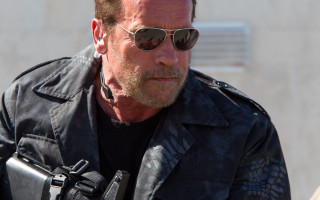Bearded man sunglasses gun jacket - arnold free wallpaper