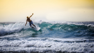 Man surfing wave ocean sky - top of a surfboard in the ocean free wallpaper