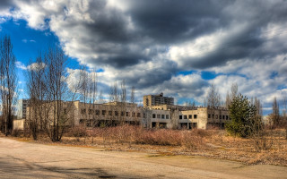 Large building trees cloudy sky - danube school free wallpaper