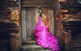 Pink dress woman doorway flower - a doorway free wallpaper