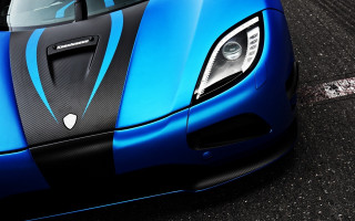 Blue car black stripe aurora - delaunay free wallpaper for desktop