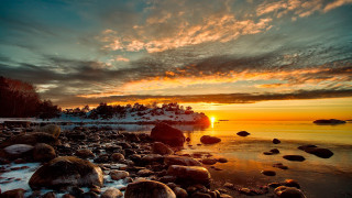 Sunset rocky beach trees lake - a sunset over a rocky beach free wallpaper