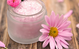 Pink bath salts flowers petals - a jar free wallpaper