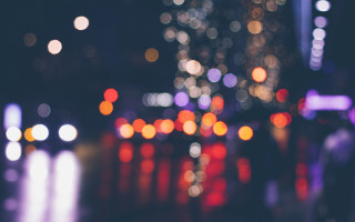 Blurry city street night bokeh - free light wallpaper