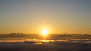 Sunset mountain range plane clouds 2 - a sunset over a mountain range free wallpaper