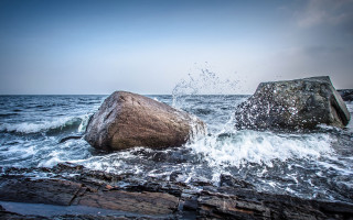 Large rock water splash hudson - water next free wallpaper