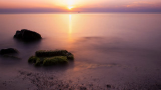 Sunset ocean rocks boat matte - a sunset over the ocean free wallpaper for desktop