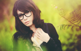 Woman glasses field portrait outdoors - chen chi free wallpaper